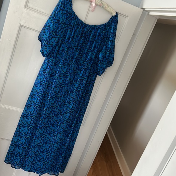 4 for $70.00- Long dress, light & airy, size 1X, Blue,GreenBlack, buttoned front - Picture 5 of 9